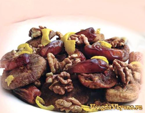 Инжир и орехи в коньяке