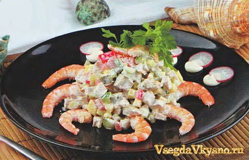 Оливье с курицей и креветками