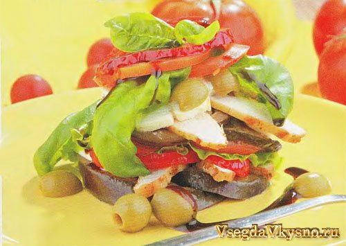 Теплый овощной салат с курицей