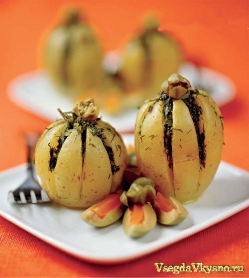 Картофель, запеченный с зеленым соусом