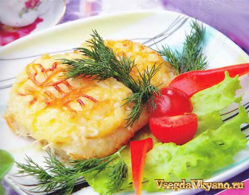 Рыба, запеченная с луком и сыром