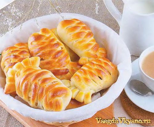 Постные пирожки с изюмом или яблоками