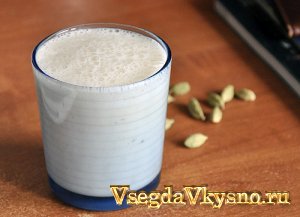 Смузи  из банана, йогурта и имбиря