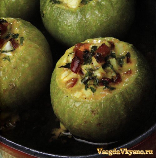 Тыквы, фаршированные овощами