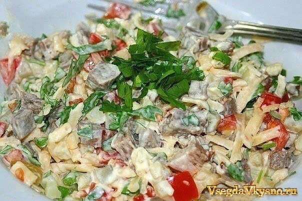 Вкусный и сытный салат