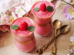 Малиновый мусс из манки