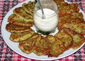 Кабачковые оладушки с болгарским перцем